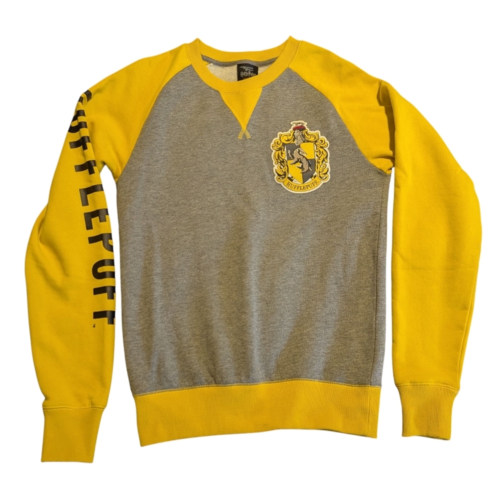 NWOT Universal Studios Hufflepuff Gray and Yellow Men's Sweater, XS